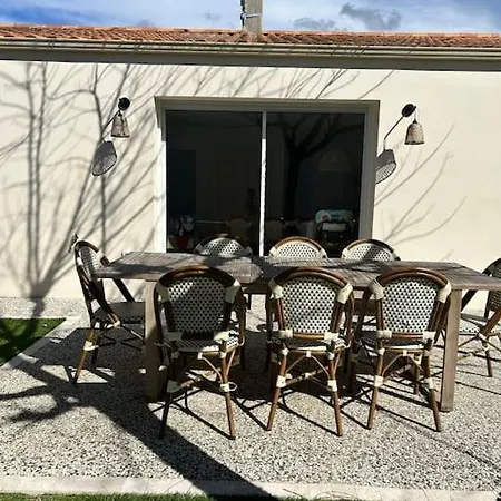 La Maison Familiale Pour 8 Proche De La