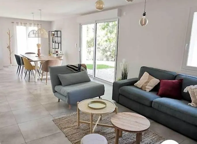 La Maison Familiale Pour 8 Proche De La